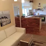 Satus Подстрана